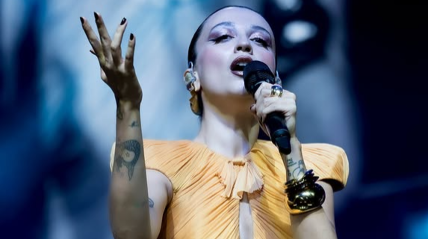Melike Şahin zor günler geçiriyor! Kardeşi hastanelik oldu! Üzen haberi konserinde verdi