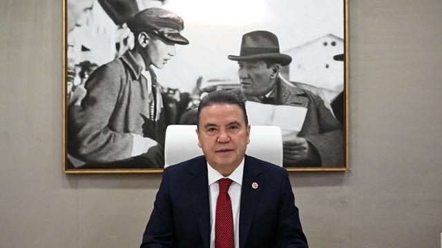 Muhittin Böcek'in gelini ile 3 şüpheli adliyede!