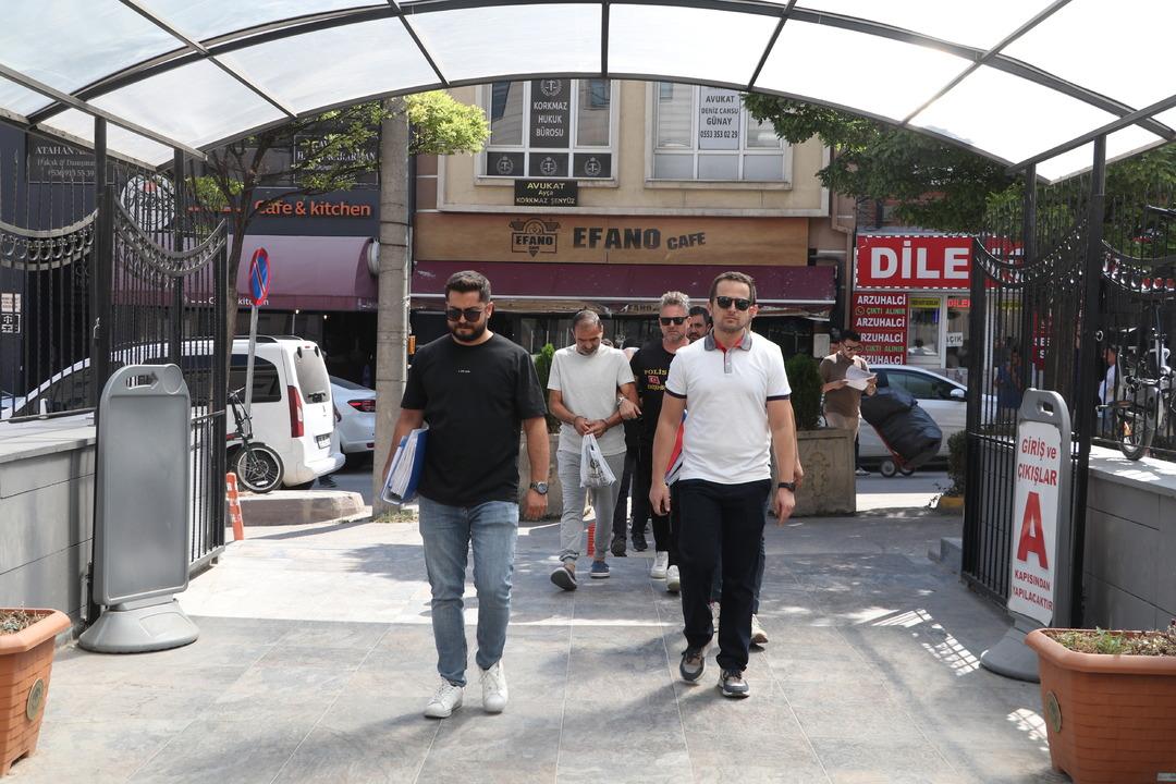 Ev ve arsa almak isteyenler dikkat: 10 milyon TL değerinde vurgun! Sahte kimlikle yakalandılar 3