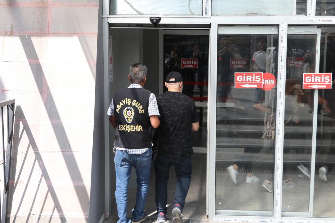 Ev ve arsa almak isteyenler dikkat: 10 milyon TL değerinde vurgun! Sahte kimlikle yakalandılar 1