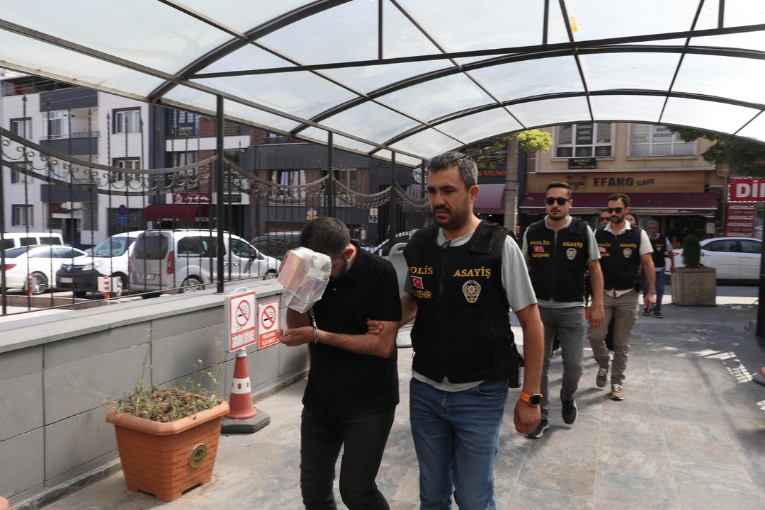 Ev ve arsa almak isteyenler dikkat: 10 milyon TL değerinde vurgun! Sahte kimlikle yakalandılar 2