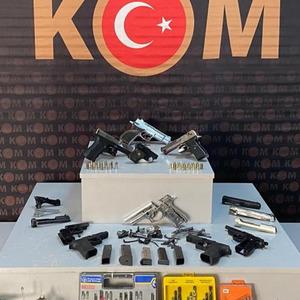 Uşak’ta çok sayıda ruhsatsız silah ele geçirildi