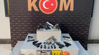 Uşak’ta çok sayıda ruhsatsız silah ele geçirildi