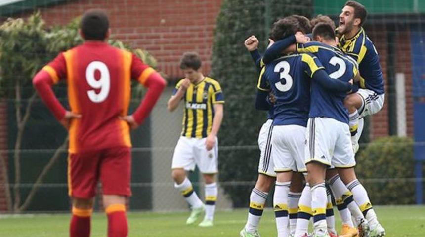 İlk derbi Fenerbah&ccedil;e'nin