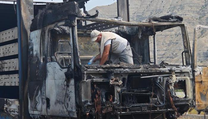 20760332-700x400 Erzurum-Artvin yolunda tır alev alev yandı