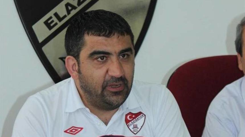 &Uuml;mit &Ouml;zat istifa etti