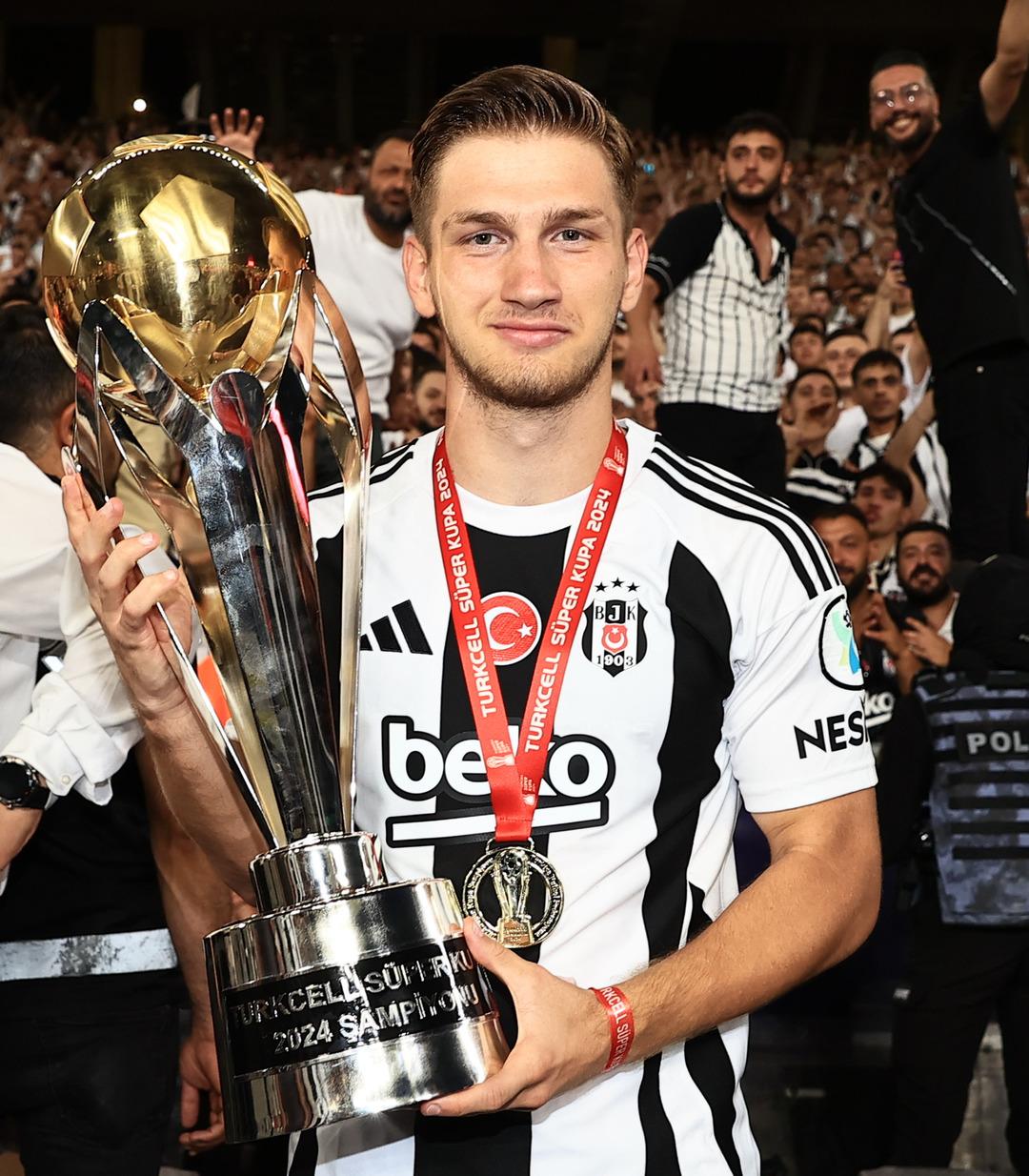 Beşiktaş ta UEFA Avrupa Ligi’nde Shakhtar Donetsk rövanşı öncesi ayrılık geldi! Semih Kılıçsoy Cagliari yolcusu... 1