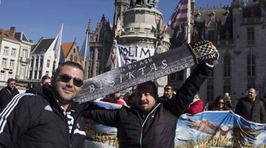 Beşiktaş yönetimine şok pankart