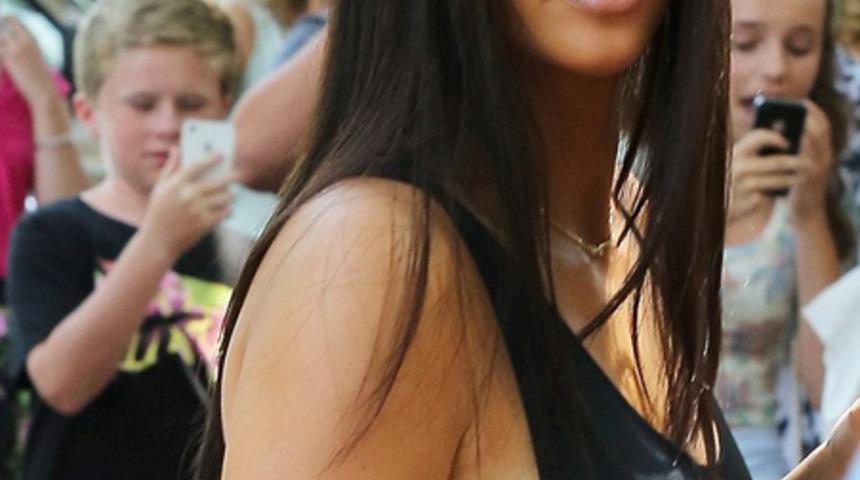 Kim Kardashian'ın seksi &ouml;ğle yemeği stili