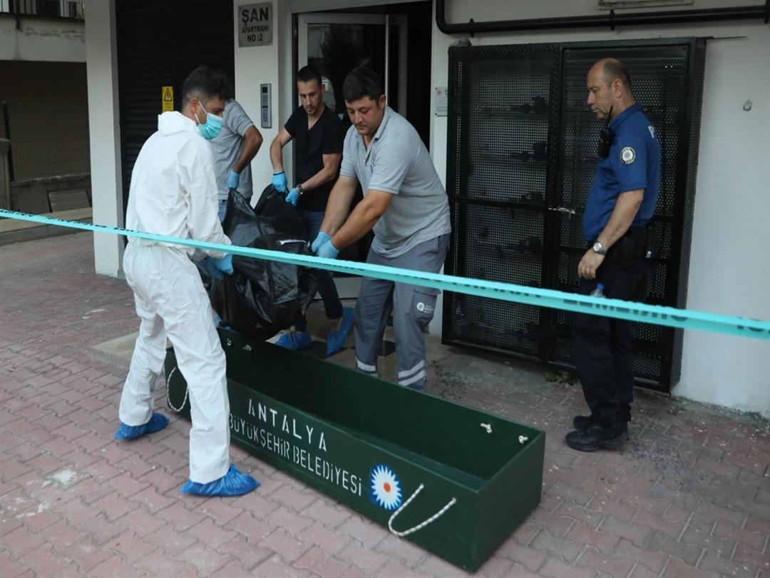 Trans birey evinde boğazı kesilmiş halde ölü bulundu... Yardım çığlıkları atıp polisi aradı sonra gözaltına alındı! 2