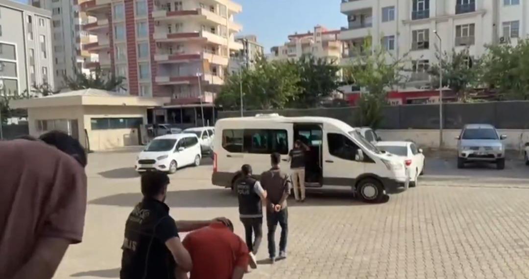 Son 10 gündür devam ediyordu: 1000 e yakın gözaltı! 70 ilde dev operasyonda ele geçirilenler dikkat çekti 3