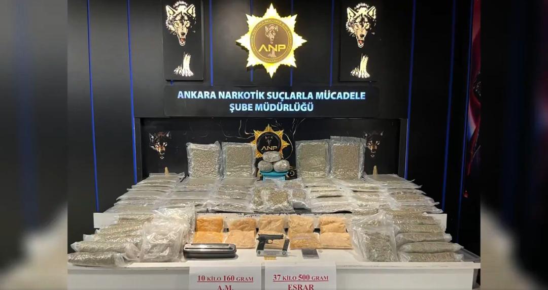 Son 10 gündür devam ediyordu: 1000 e yakın gözaltı! 70 ilde dev operasyonda ele geçirilenler dikkat çekti 5