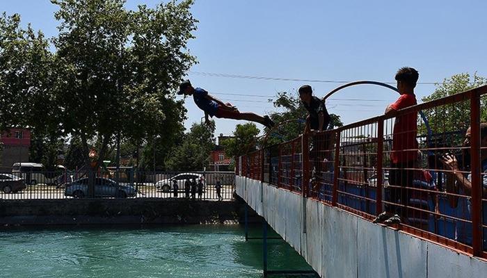 20765156-700x400 Adana kavruluyor: Hissedilen sıcaklık 50 dereceyi aştı, Rekorlar kırılıyor!