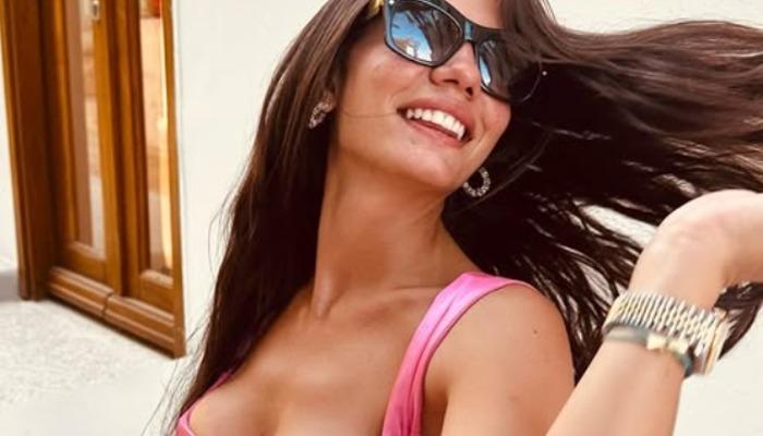 Eşref Rüya’nın Nisan’ı Demet Özdemir dergi çekimi için poz verdi! Üstünü çıkarıp arkasını dönünce olay oldu Eşref Rüya’nın Nisan’ı Demet Özdemir dergi çekimi için poz verdi! Üstünü çıkarıp arkasını dönünce olay oldu