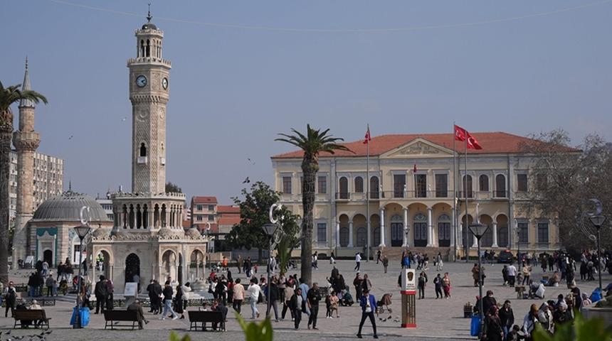 İzmir'de kavurucu sıcaklar etkisini sürdürüyor: Uzmanlardan uyarılar geliyor...