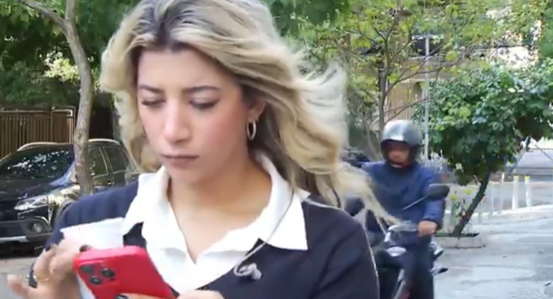 Canlı yayında muhabir hayatının şokunu yaşadı! Telefonunu kapıp kaçtı! O anlar kamerada... 2
