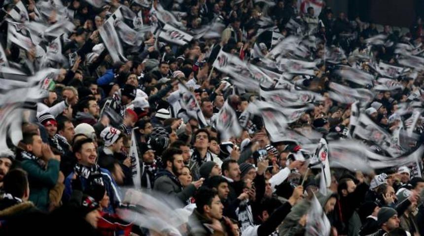 Beşiktaşlı taraftarlar Club Brugge ma&ccedil;ına damga vurdu