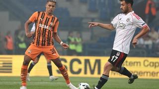 Shakhtar Donetsk toplamda 6-2'lik skorla mağlup olan Beşiktaş'ta ortalık karıştı! Sergen Yalçın sesleri... 