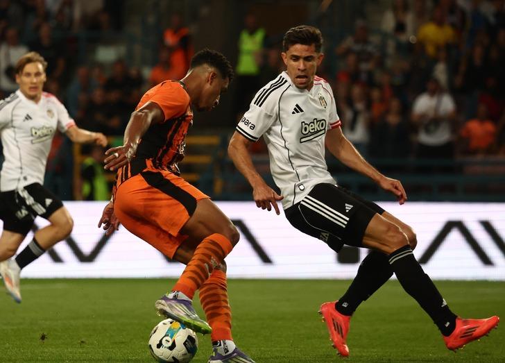 Beşiktaş'ın Shakhtar Donetsk'e elenmesi sonrası Nihat Kahveci canlı yayında çılgına döndü! "Beşiktaş çöküyor, çöküyor..." G4