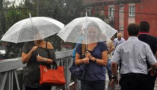 Meteoroloji uyarmıştı! İstanbul'da beklenen yağış başladı