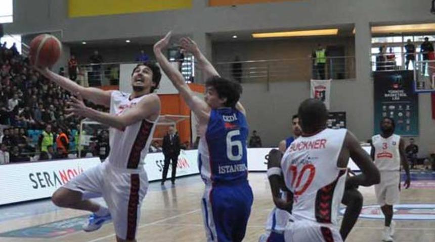 Uşak Sportif 76 - 75 Anadolu Efes