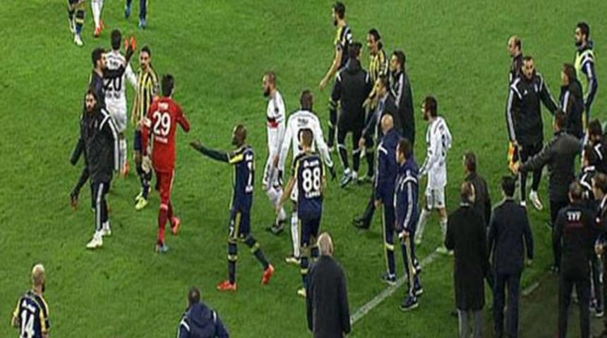 Emre'den Bilic'e k&uuml;f&uuml;r