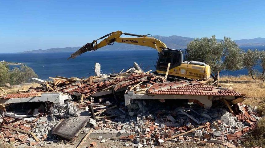 Çanakkale’de 15 kaçak yapı yıkıldı
