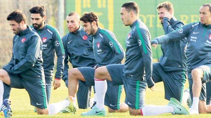 G&ouml;khan T&ouml;re-Hakan &Ccedil;alhanoğlu barıştı