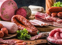 Son denetimde ortaya çıktı! Bakanlık açıkladı; Salamda domuz eti, baharatta yasaklı boya kullanmışlar!