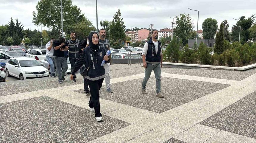 Eğlence mekanından 200 bin liralık alkol çaldılar: "Hepsini içtik"