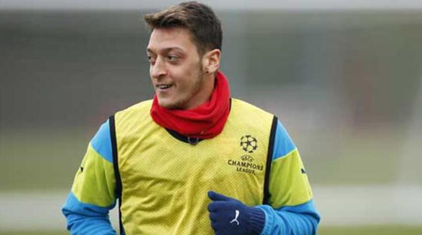 Mesut &Ouml;zil "Altın Top"u hedefliyor