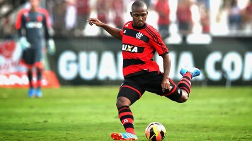 Galatasaray savunmasına sürpriz isim!