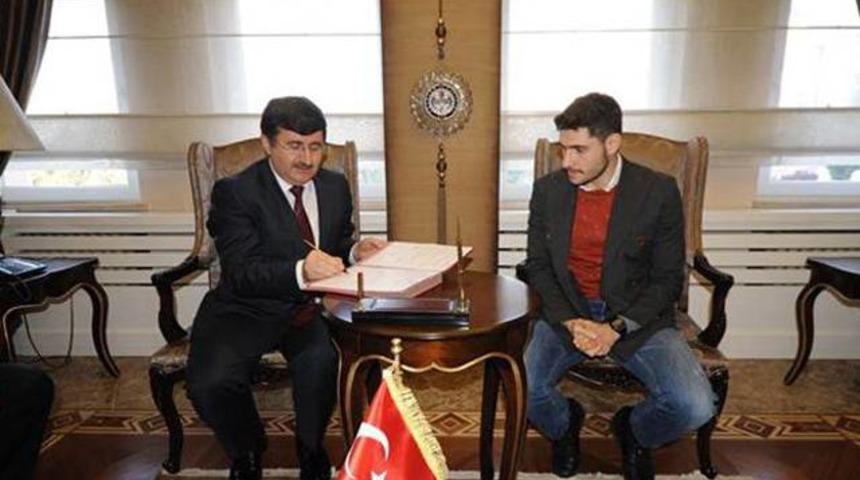 Özer Hurmacı memleketi Trabzon'da spor salonu yaptırıyor