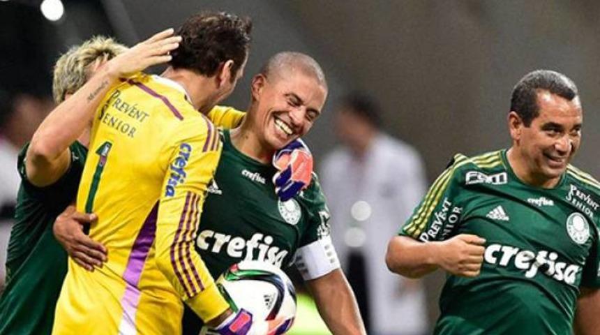 Alex j&uuml;bilesini yaptı, Fenerbah&ccedil;e'den Alex mesajı geldi