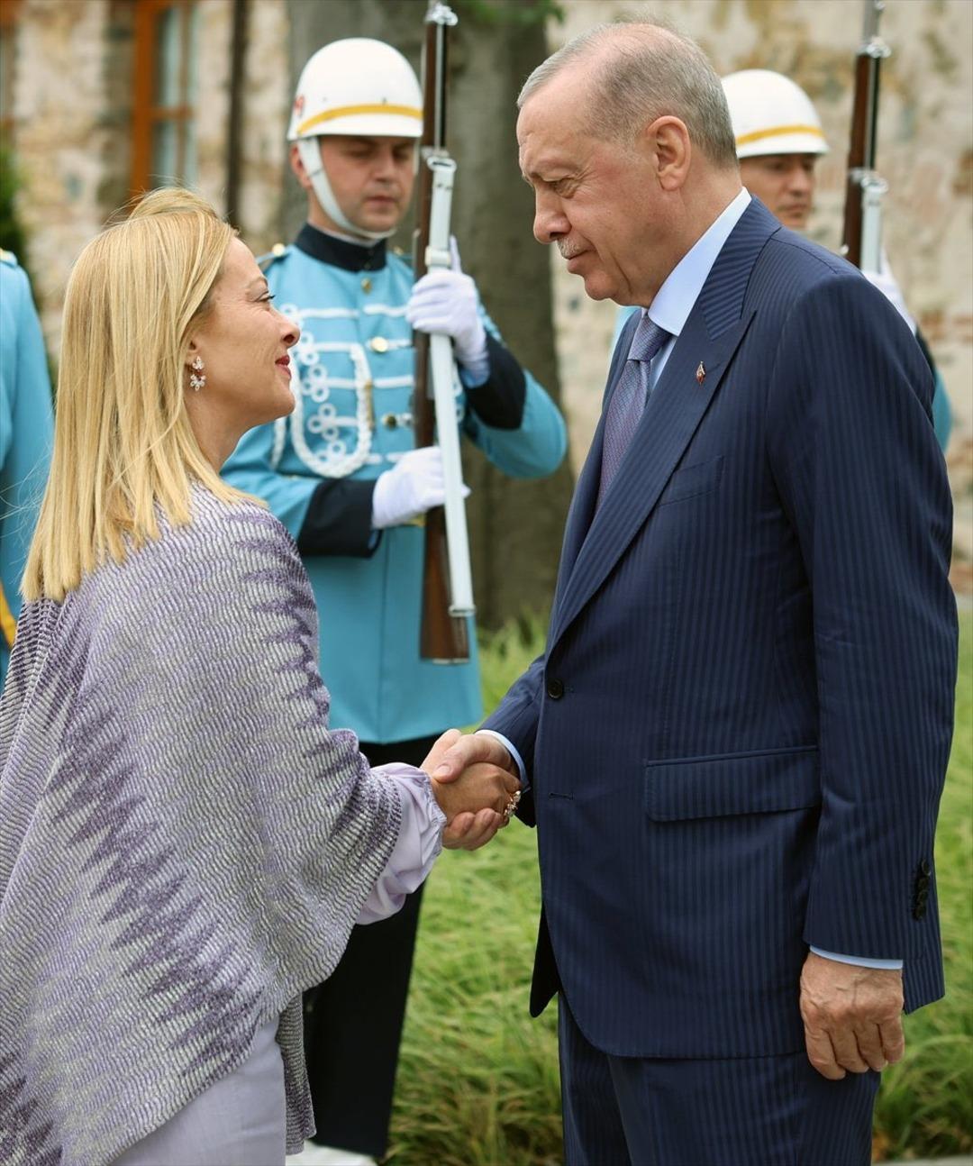 Dolmabahçe de Türkiye-İtalya-Libya üçlü zirvesi! Cumhurbaşkanı Erdoğan, İtalya Başbakanı Meloni ve Libya Başbakanı Dibeybe ile görüştü 1