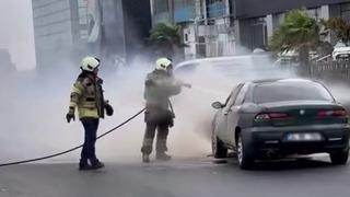Ataşehir'de araç yangını