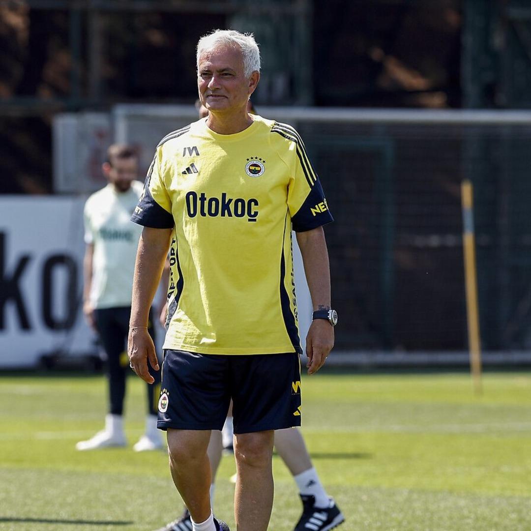 Fenerbahçe tam 10 futbolcusunu Şampiyonlar Ligi kadrosuna yazmadı! İşte Mourinho nun tercihleri... 1