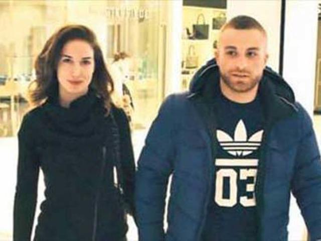 Gökhan Töre sevgilisine yüzük baktı