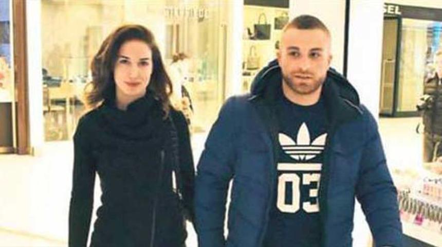 Gökhan Töre sevgilisine yüzük baktı