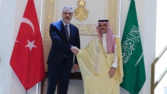 Bakan Fidan, Suudi mevkidaşı Faysal bin Ferhan Al Suud ile görüştü