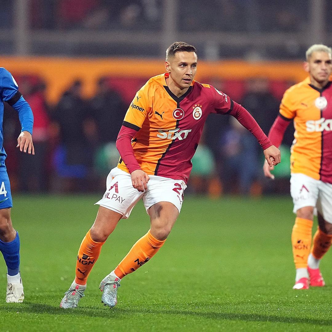 Galatasasaray da Frankowski nin geleceği belli oldu! Yıldız oyuncu Fransa ya gidiyor... Anlaşma tamamlandı 1