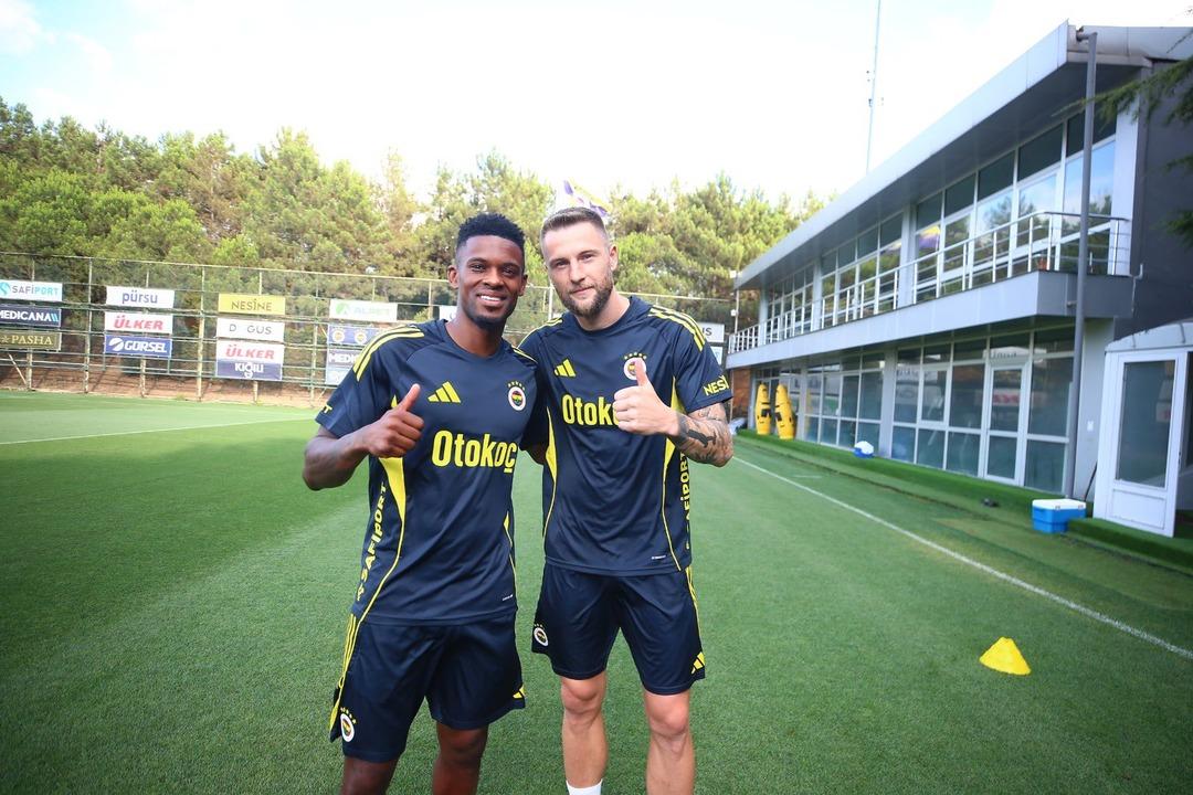 Süper Lig de tarihi bir rekor kırıldı! Galatasaray ın kadro değeri 300 milyon euro yu aşarak zirveye yerleşti... 2