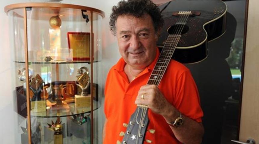 Kayahan&rsquo;ın Galatasaray i&ccedil;in yaptığı "Cimbom Şampiyon" marşı