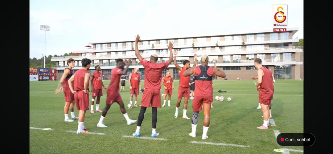 Galatasaray da antrenmanda çok konuşulan anlar! Yeni transfer Victor Osimhen arkadaşları tarafından gelir gelmez ortaya geçirildi... 2