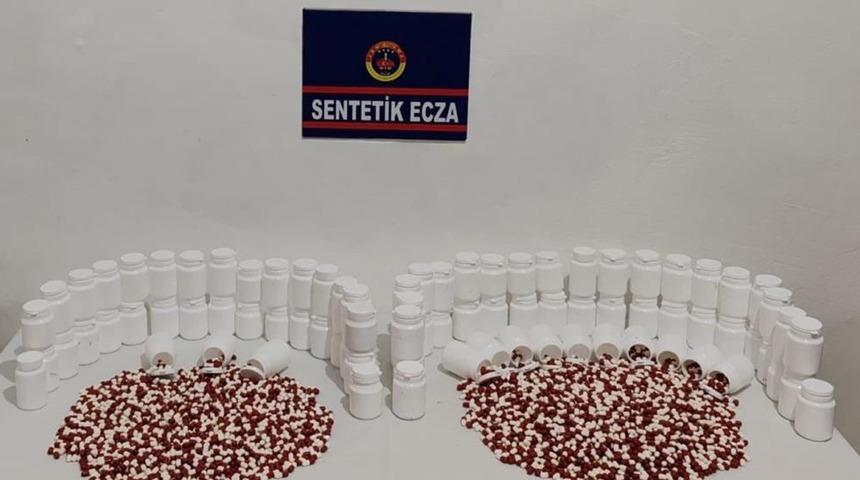 Manisa'da operasyon! 5 binin üzerinde sentetik ecza hapı ele geçirildi