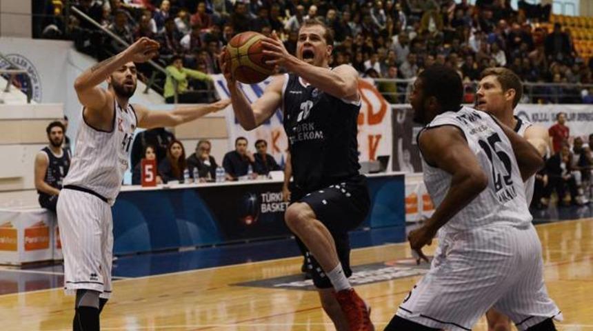 R&ouml;nesans TED Ankara Kolejliler 70 - 72 T&uuml;rk Telekom