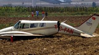 Adana'da eğitim uçağı düştü: 1'i ağır 2 yaralı