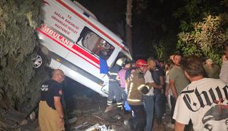 Bursa'da kamyonet ile ambulans çarpıştı: 5 yaralı