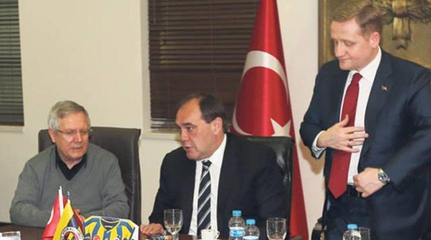  'Kuyt'a karısı izin vermiyor'