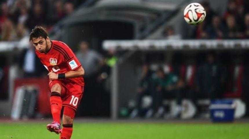 Leverkusen'i Hakan &Ccedil;alhanoğlu galibiyete taşıdı